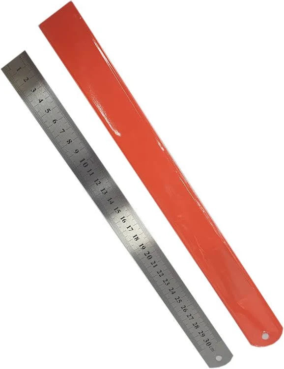 REGLA METALICA 30 CM FUNDA ROJA